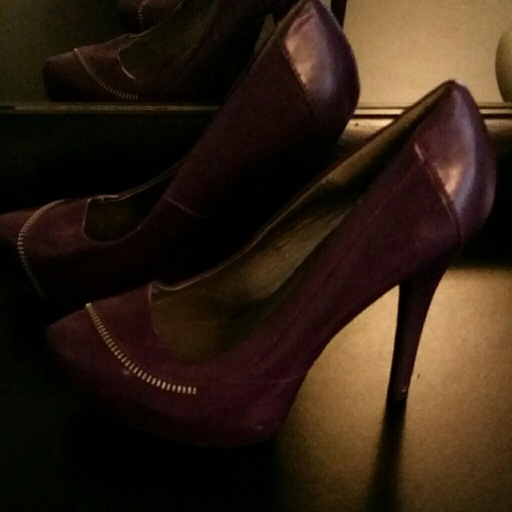 Shoes - Picture 3 of 4